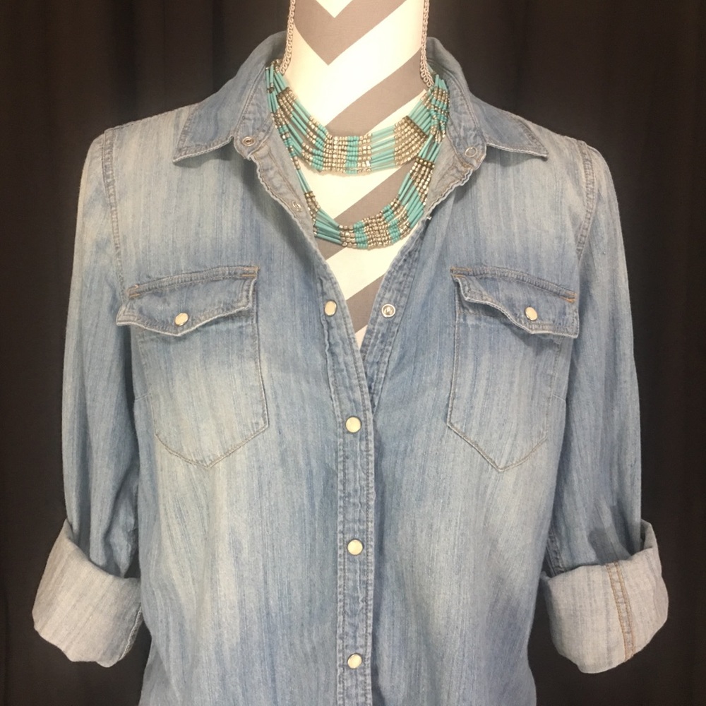 Liz Claiborne Chambray button down shirt